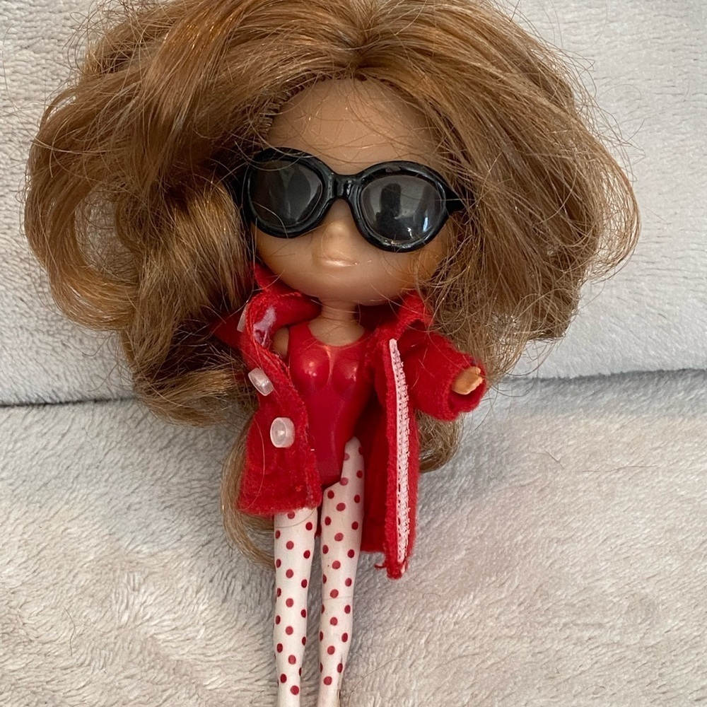 Authentic Littlest Pet Shop LPS  Blythe Doll Brown Hair Red Coat Sunglasses 4”